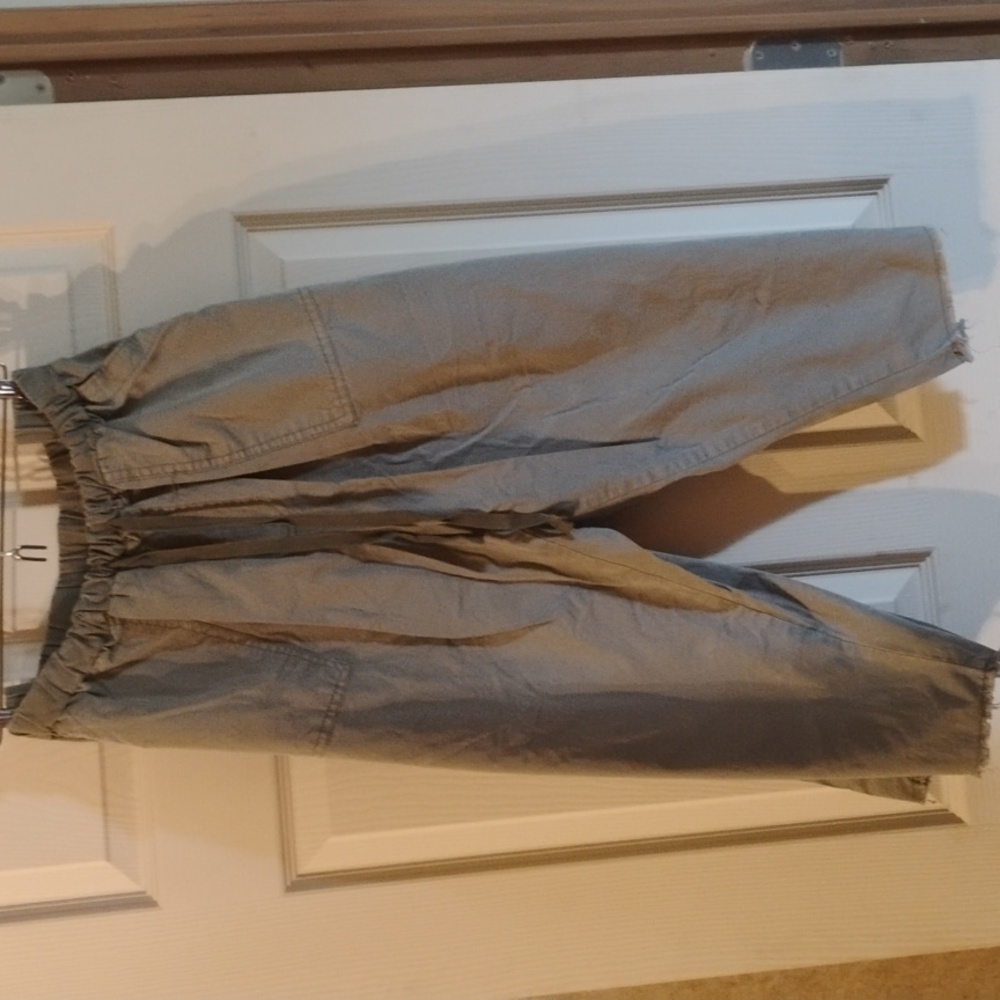 Women's raw hem capri